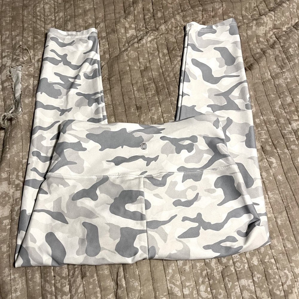 Balance Culture White Camo Leggings Size M